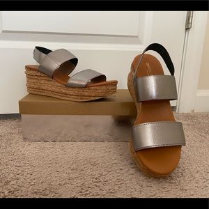 Andre’ Assous Pewter Nieta Sandals Size 8